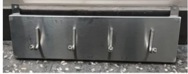 Percha Metálica de Pared con 4 Ganchos BAMZE UK ESTÁNDAR